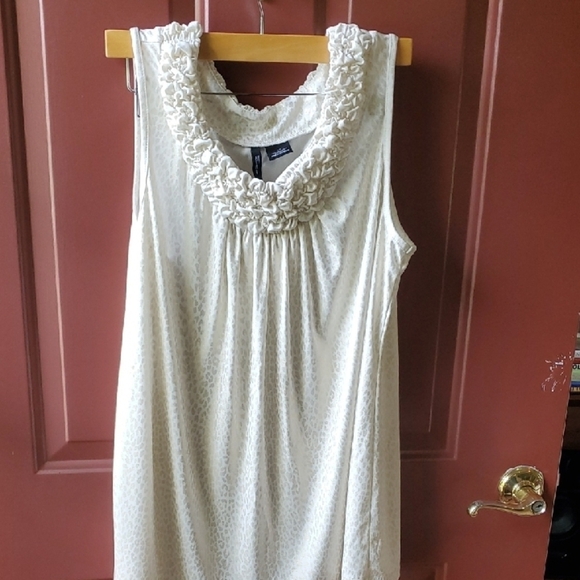 New Directions Cream And Mettalic Gold Ruched Neckline  Tank Top - Picture 1 of 10